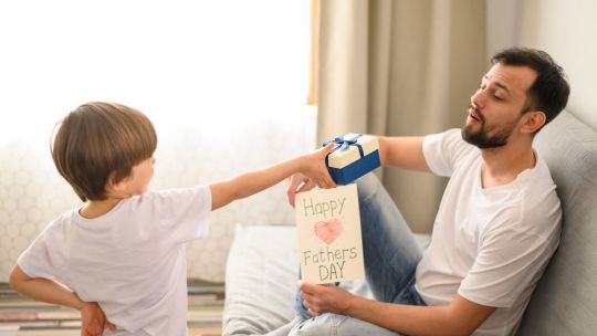 Argentina tiene una de las licencias por paternidad más cortas de Sudamérica
