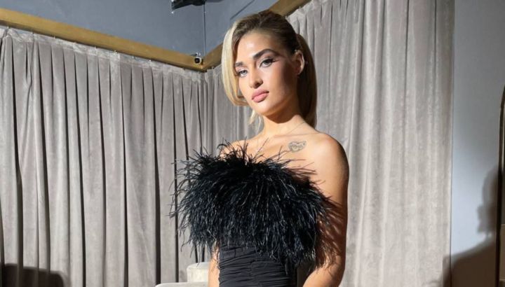 Sofisticada y elegante: Marta Fort se roba las miradas del CARAS Moda con su look 