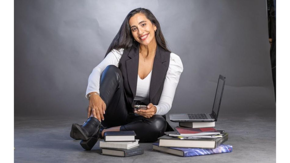 Leonela G González