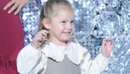 La pequeña de 3 años, fruto de la exrelación entre Pampita y Roberto García Moritán, causó ternura en el exclusivo evento. 