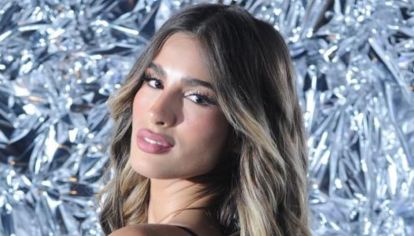 La modelo fue una de las estrellas de la noche, con dos looks que marcaron las tendencias. 