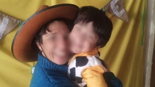 Una mujer apareció muerta junto a su hijo en Florencio Varela
