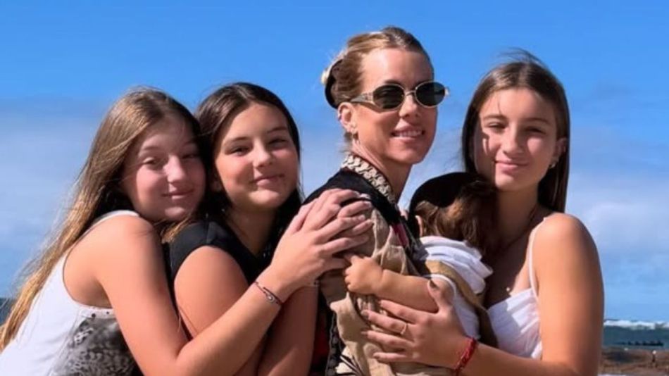 Nicole Neumann, Allegra y Sienna Cubero