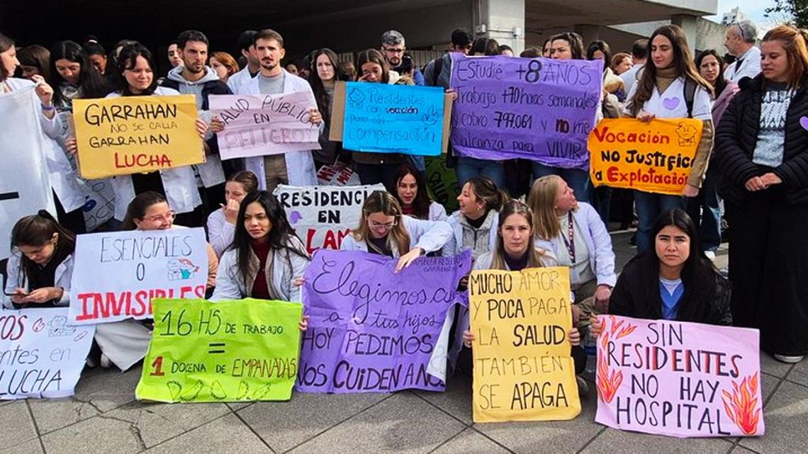 En un año, los hospitales nacionales perdieron 649 trabajadores