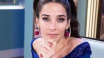 Juana Viale impone estilo con un jugado look floral rojo y azul: puro glamour