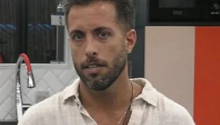 ¡Nueva polémica en Gran Hermano! Piden la expulsión de Bati Larrivey por filtrar información del exterior