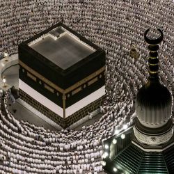 Los fieles musulmanes se reúnen para orar alrededor de la Kaaba, el santuario más sagrado del islam Gran Mezquita de La Meca. Foto de HAZEM BADER / AFP | Foto:AFP