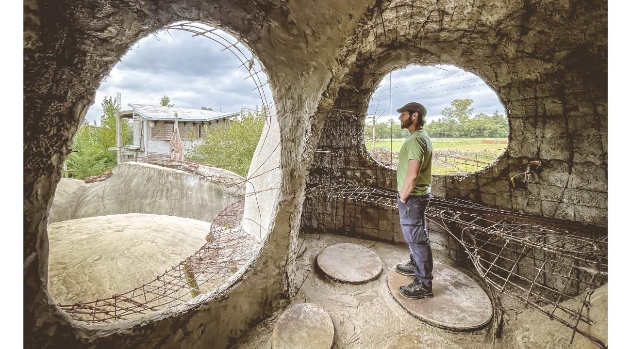 CONCEBIR HOGARES: JUAN PABLO GONDAR Y UNA MIRADA VITAL SOBRE LA ARQUITECTURA.
