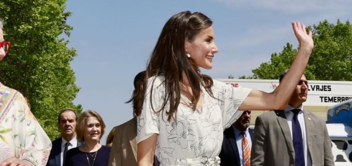 Tendencia verano: Letizia Ortiz y su look con vestido camisero que inspira en la Argentina