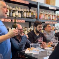 Descorche: vinos, encuentros y catas al paso en la veredita de Las Cañitas