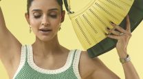 Atenas Hernández nos adelanta los looks del próximo verano: full color, plisados y vestidos únicos