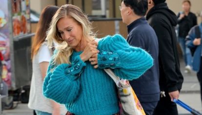 La firma Woola Knitters puso su sello en una de las series más icónicas en el ámbito de la moda y con las tendencias del 2025, la prenda de Sarah Jessica Parker se puede volver a llevar.