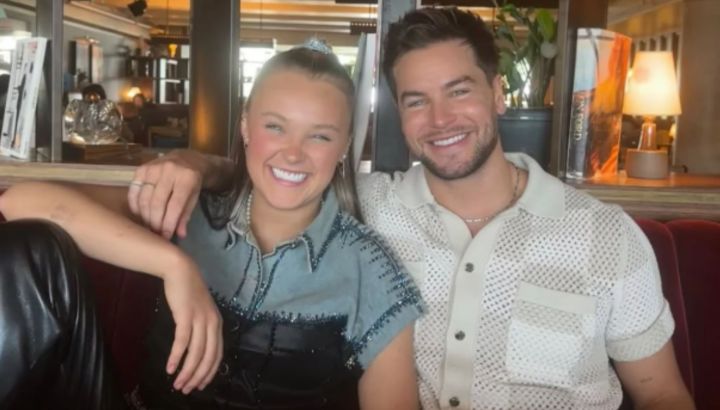 La foto de Jojo Siwa y Chris Hughes en la cama que explotó en la red: "Ya no es platónico"