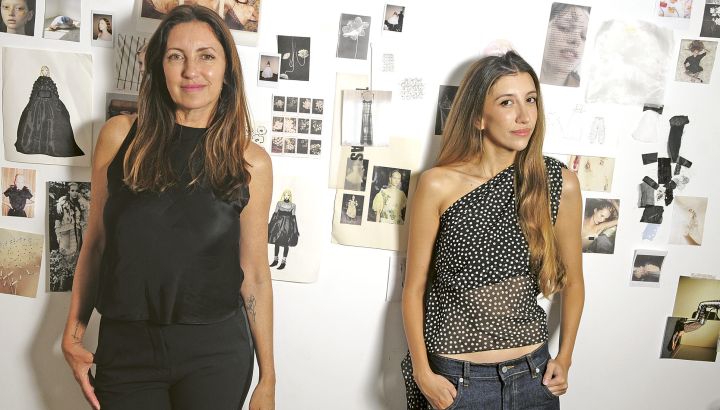 El universo privado de Valentina Schuchner: la diseñadora argentina que conquistó Londres y viste a estrellas de la música