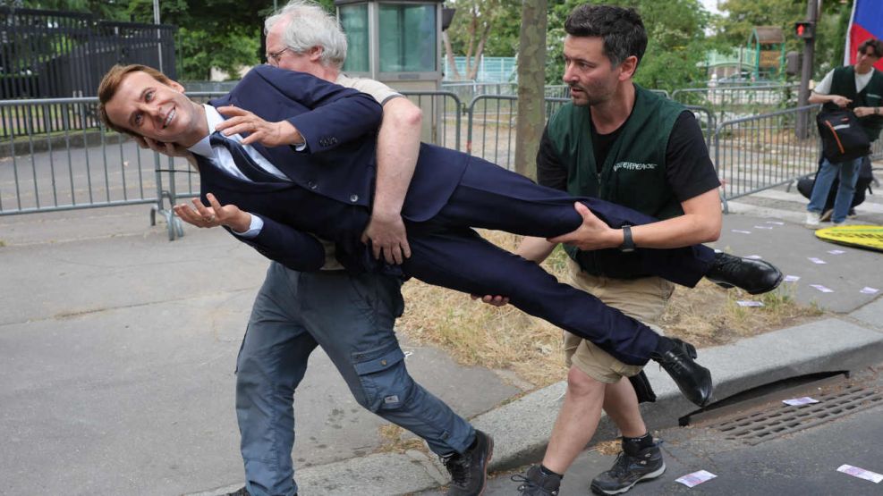 Roban estatua de cera de Emmanuel Macron del Museo Grévin de París 20250602
