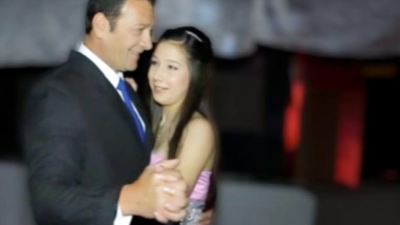 Nahir y su padre, y el vals de los 15 años. | Foto:CEDOC