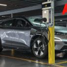 Cargador ABB en la redacción de la revista Parabrisas