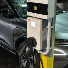 Cargador ABB en la redacción de la revista Parabrisas