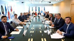 Gobernadores de distintos espacios firmarán un acuerdo con Nación por los "dólares del colchón"  