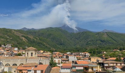 Volcán Etna en erupción 