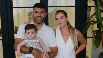 La modelo sorprendió a su pareja con una íntima celebración en familia. 