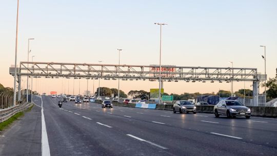 Desde diciembre no se podrá circular por las autopistas de Caba si no se cuenta con el sistema de telepase