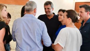 Sergio Massa con dirigentes peronistas