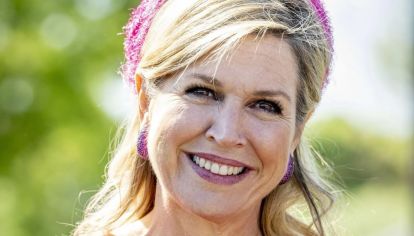 La reina consorte volvió a apostar a la moda circular durante su visita a República Checa y su prenda no pasó desapercibida. 