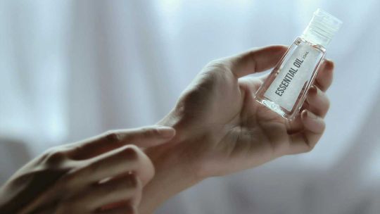 Ácido glicólico, salicílico e hialurónico: qué hace cada uno y cómo usarlos en tu rutina