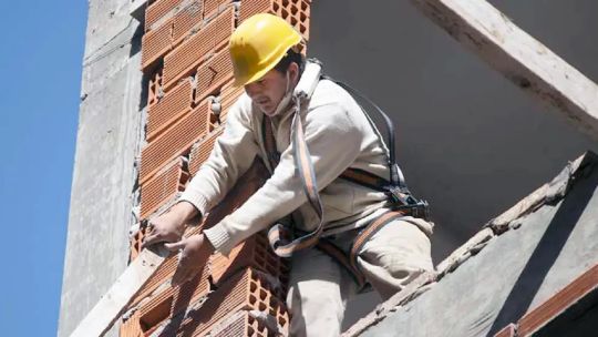 Avalancha de importaciones en la construcción: crecieron 74% y se traen hasta griferías y cerámicos