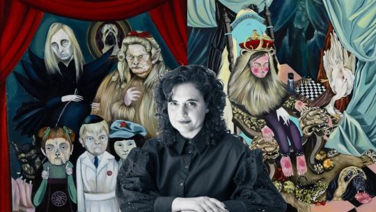 Verónica Gómez and the two Milei-critical artworks.