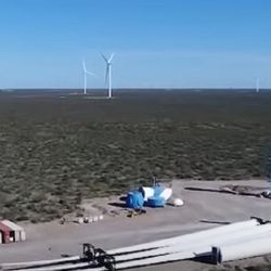 Está ubicado en Chubut, una de las zonas con mayor potencial de viento del mundo