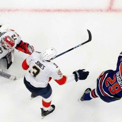 Leon Draisaitl #29 de los Edmonton Oilers reacciona tras desperdiciar el gol de la victoria para vencer a los Florida Panthers. Copa Stanley 2025. Foto de Steph Chambers / AFP | Foto:AFP