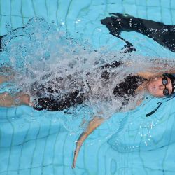 Claire Jansen compite en las eliminatorias de 50 m espalda femenino en el tercer día del Campeonato Nacional Toyota. Foto de Maddie Meyer / AFP | Foto:AFP