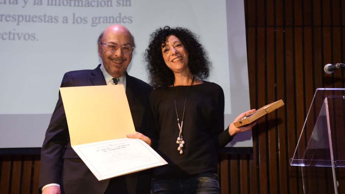 Juan Carlos Maqueda recibió la Pluma de Honor y advirtió que la libertad de prensa está "muy acechada"
