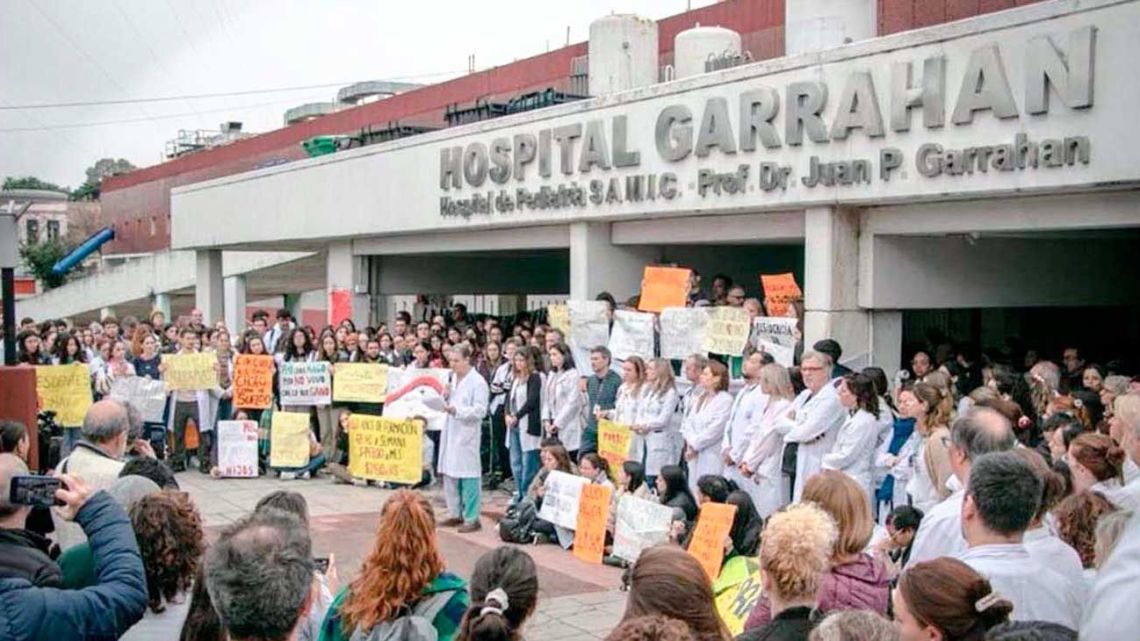 Protests at the Garrahan Children's Hospital in Buenos Aires.