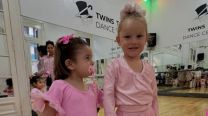  Mini estrellas en la pista: Sarah Burlando y Anita García Moritán deslumbraron con su tierno baile