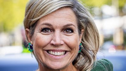 La reina de Países Bajos se quedó en Praga, y recorrió la ciudad con un increíble look. 