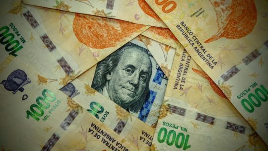 Cómo las devaluaciones del peso impulsaron al mundo cripto en Argentina