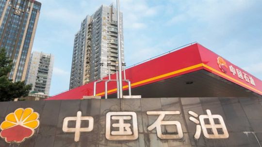 La petrolera más grande de China prepara su desembarco en Argentina y hace foco en Vaca Muerta