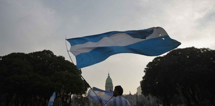  Marcha semanal de jubilados con apoyo multisectorial contra el gobierno del presidente Javier Milei, frente al Congreso Nacional en Buenos Aires. Foto de Emiliano Lasalvia / AFP