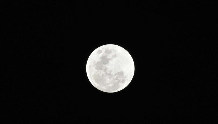 Luna llena de junio 2025: cómo afecta a cada signo del zodiaco