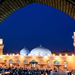Los musulmanes llegan para participar en una oración matutina especial para marcar el inicio de la festividad del Eid al-Adha en Bagdad. Foto de MURTAJA LATEEF / AFP | Foto:AFP