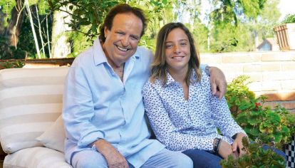 Dyango abrió su corazón en +Caras y habló con orgullo de Izan Llunas, su nieto actor que brilló como Luis Miguel en la exitosa serie de Netflix.
