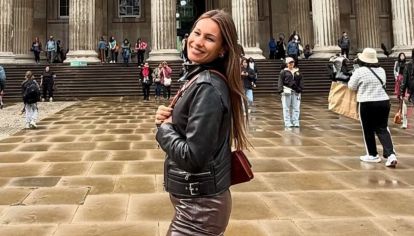 La modelo está disfrutando sus últimos días en la ciudad inglesa, mientras brilla como la influencia fashionista que es. 