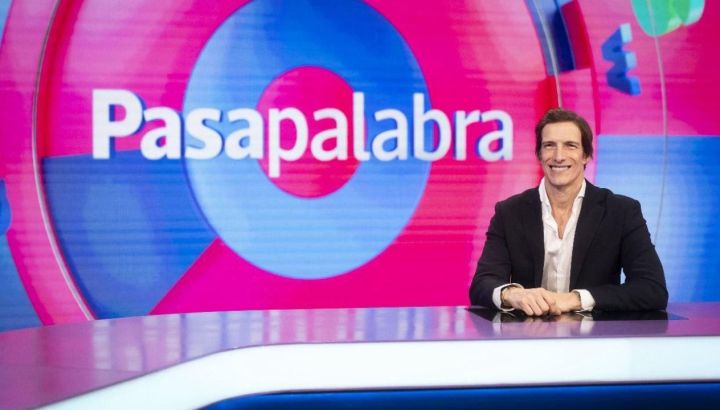 Quiénes serán los famosos que acompañarán a Iván de Pineda en Pasapalabra: con duelos imperdibles