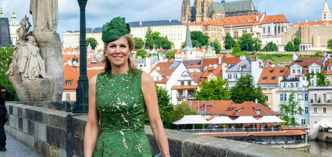 Es “verde Máxima” el vestido de encaje con el que la Reina de Holanda siempre deslumbra