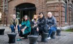 El arte que cabe en la mano: elogio a la delicadeza curatorial