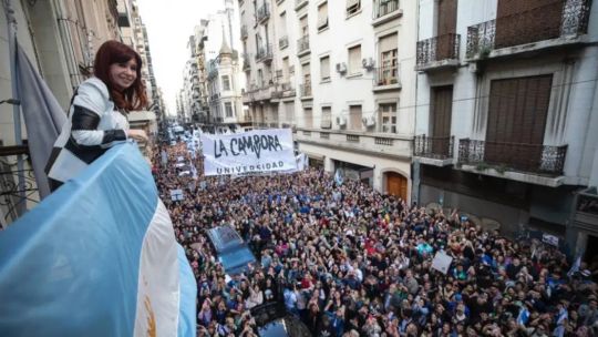 En caso de fallo inminente de la Corte Suprema, el kirchnerismo prepara paro nacional en defensa de Cristina Kirchner