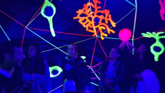 "Un cerebro a la vez", la experiencia inmersiva que busca acercar las neurociencias al público